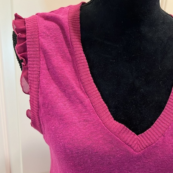 Sheer ruffle edge slight cap sleeve vneck woven top - Picture 3 of 6